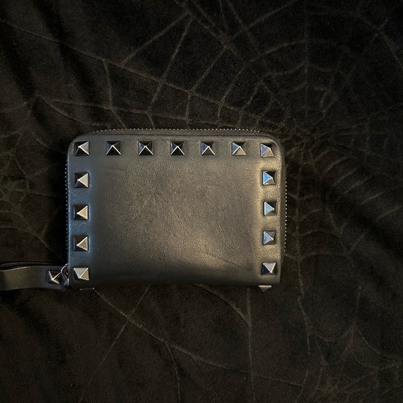 Valentino studded wallet GREAT CONDITION! AUTHENTIC! - Picture 2 of 5